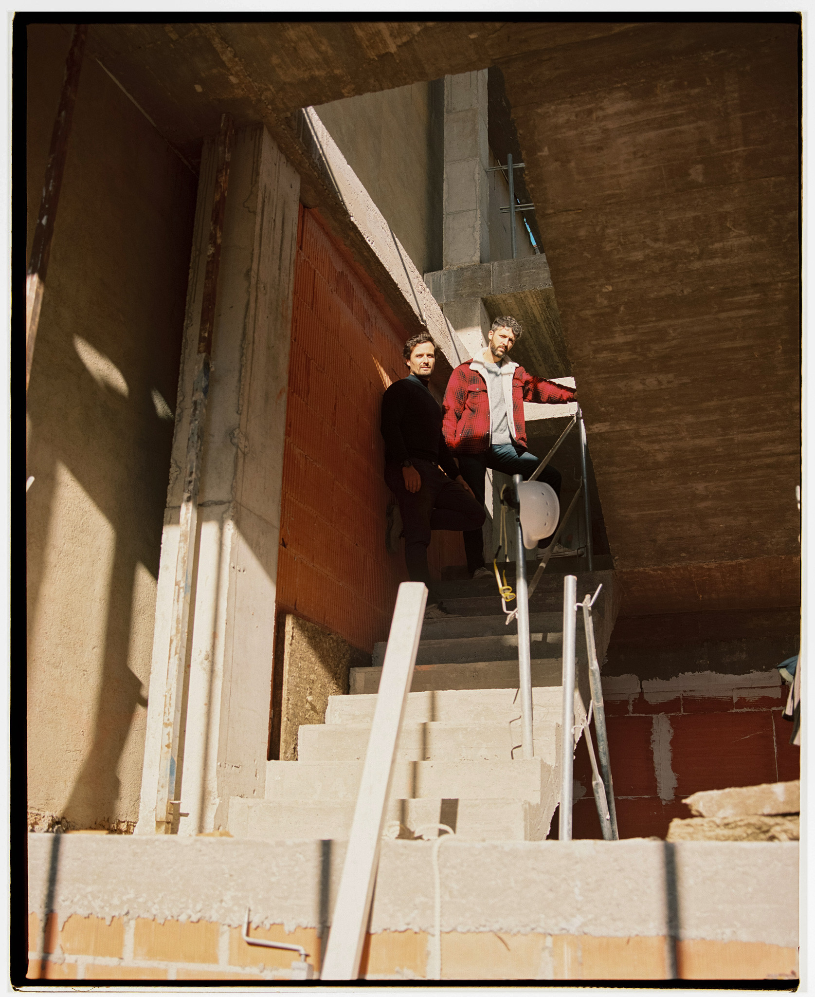 Pedro Ponce y Rubén Gutiérrez, arquitectos fundadores de Iterare Arquitectos en obra