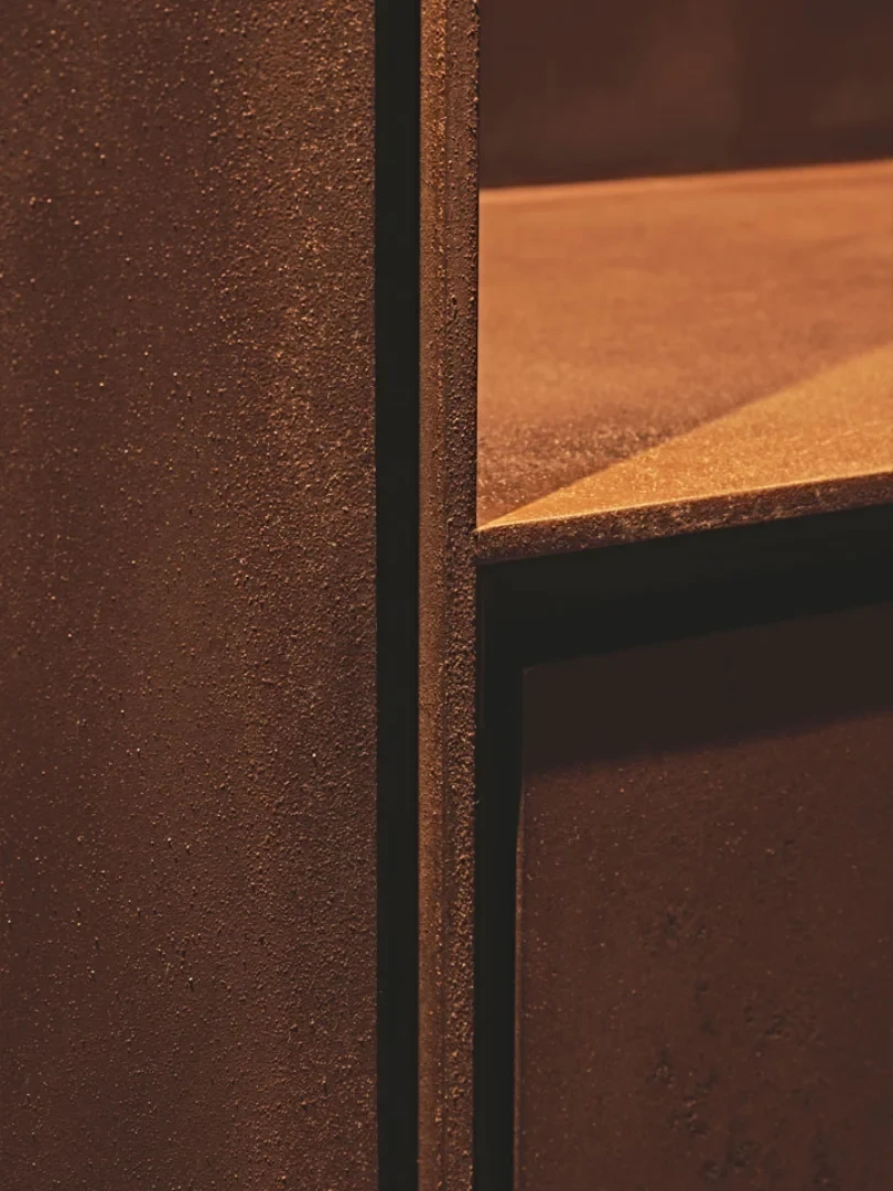 Detail of the Corten steel and the half-light in Tinta